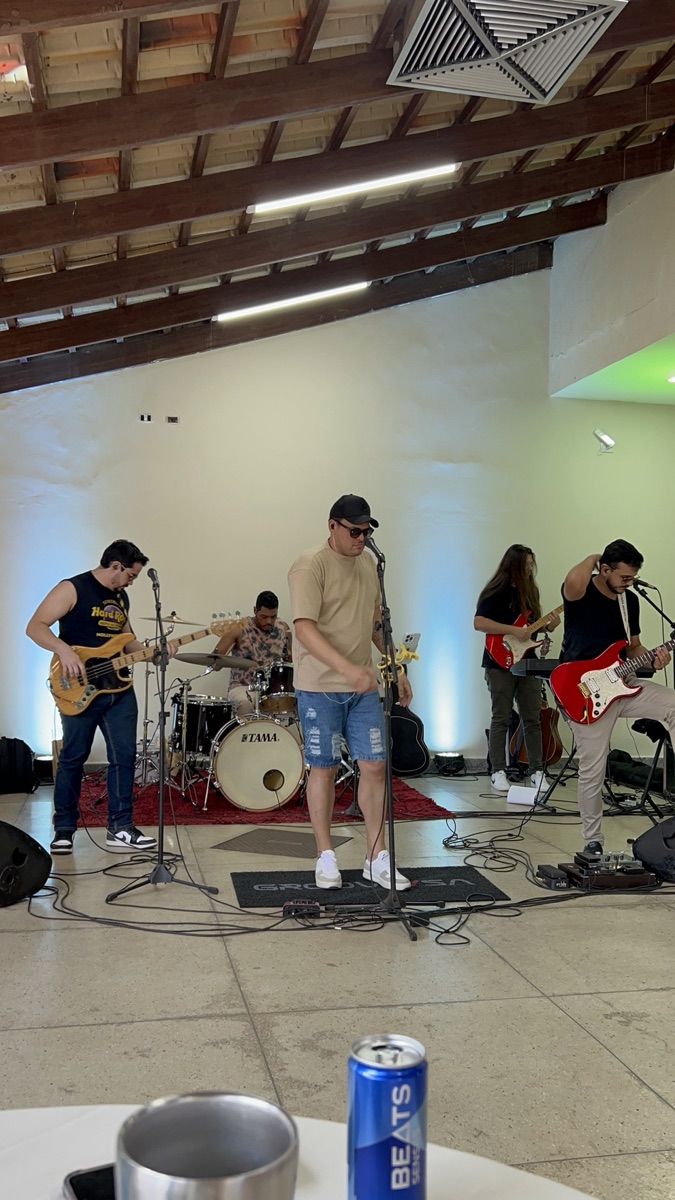 Registro vertical de uma apresentação da Groove/SA