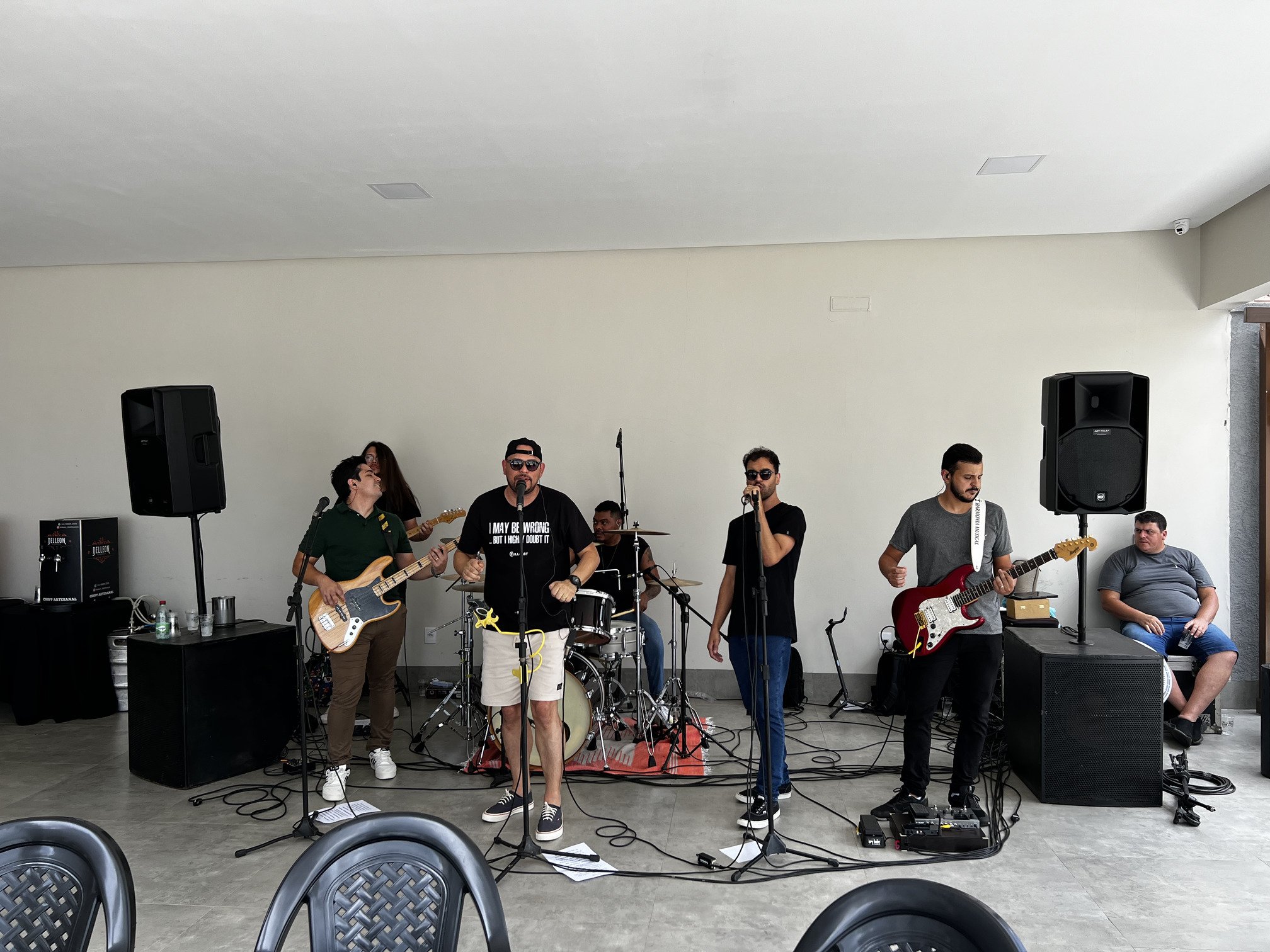 Performance da banda Groove/SA em evento ao vivo