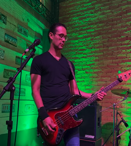 Leandro Ferro — baixista da Groove/SA